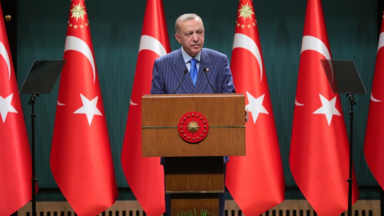 Erdoğan Kabine Toplantısı sonrası konuşuyor! Asgari ücret ve tatil açıklaması geldi